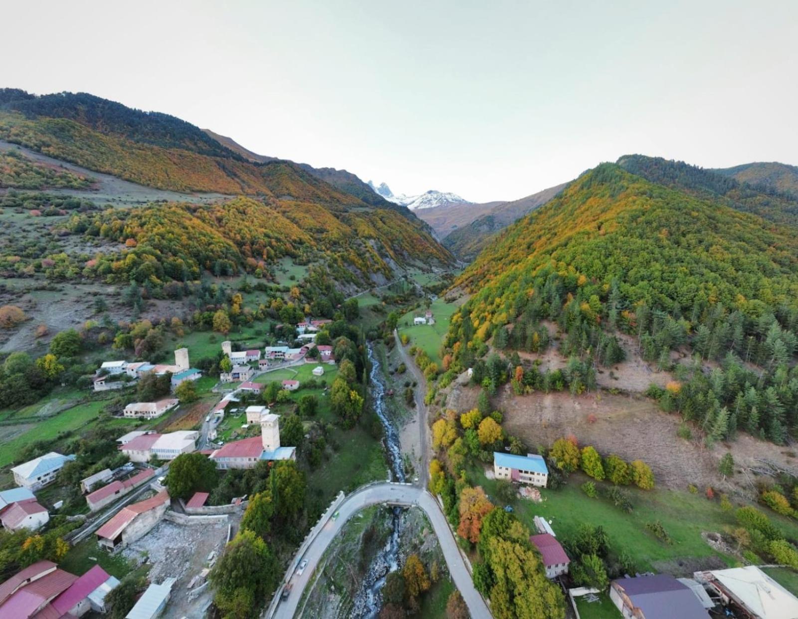 River Side Svaneti Местія Екстер'єр фото